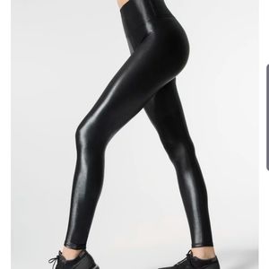 Brand new  Size L Takara Carbon38 black leggings